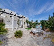 Продажа одноэтажной виллы в Ла Зения у моря 82 кв.м с солярием