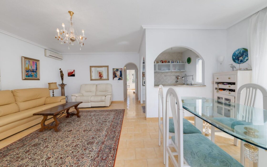 Продажа одноэтажной виллы в Ла Зения у моря 82 кв.м с солярием