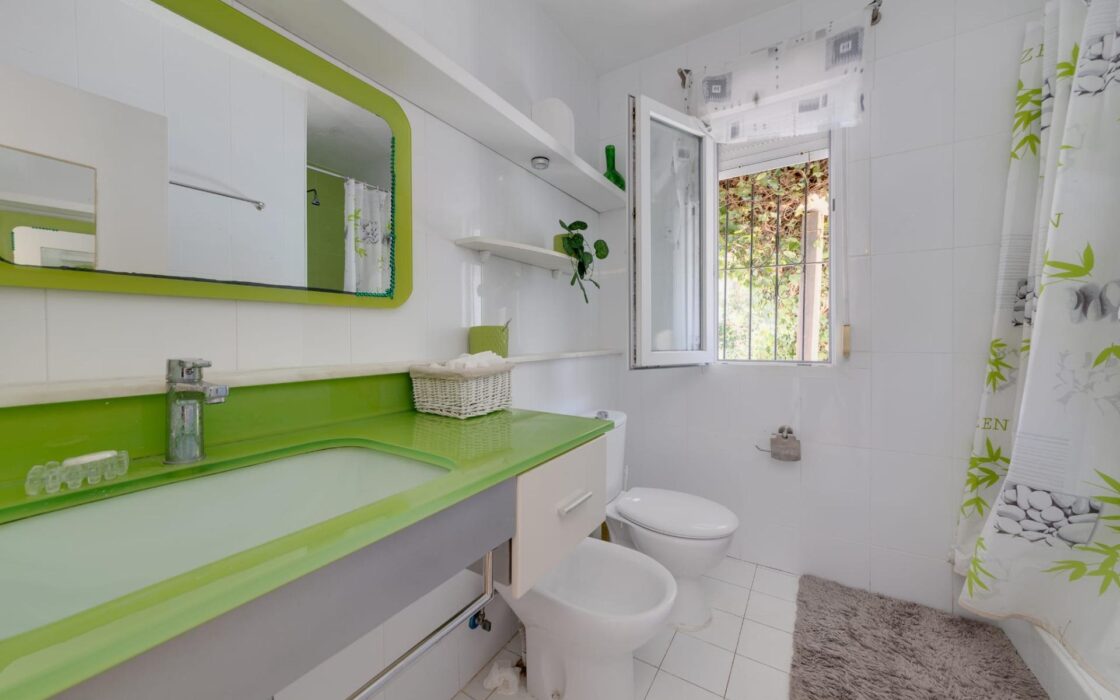 Продажа одноэтажной виллы в Ла Зения у моря 82 кв.м с солярием