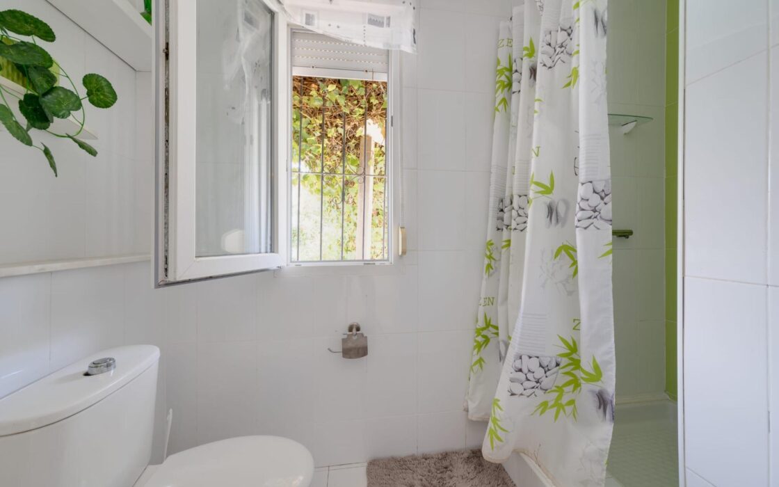 Продажа одноэтажной виллы в Ла Зения у моря 82 кв.м с солярием