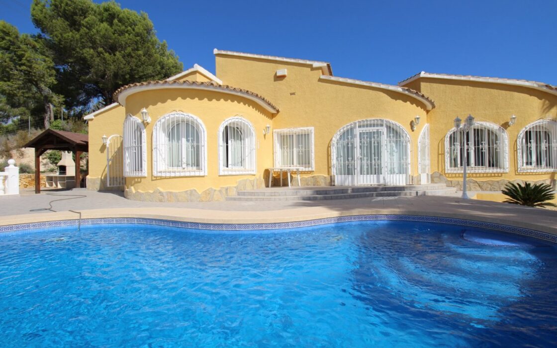 Вилла в Кальпе 240 кв.м з видом на море та чотирма терасами