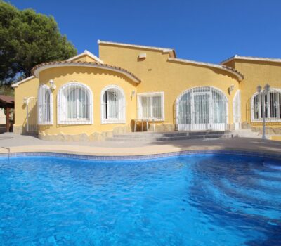 Вилла в Кальпе 240 кв.м з видом на море та чотирма терасами