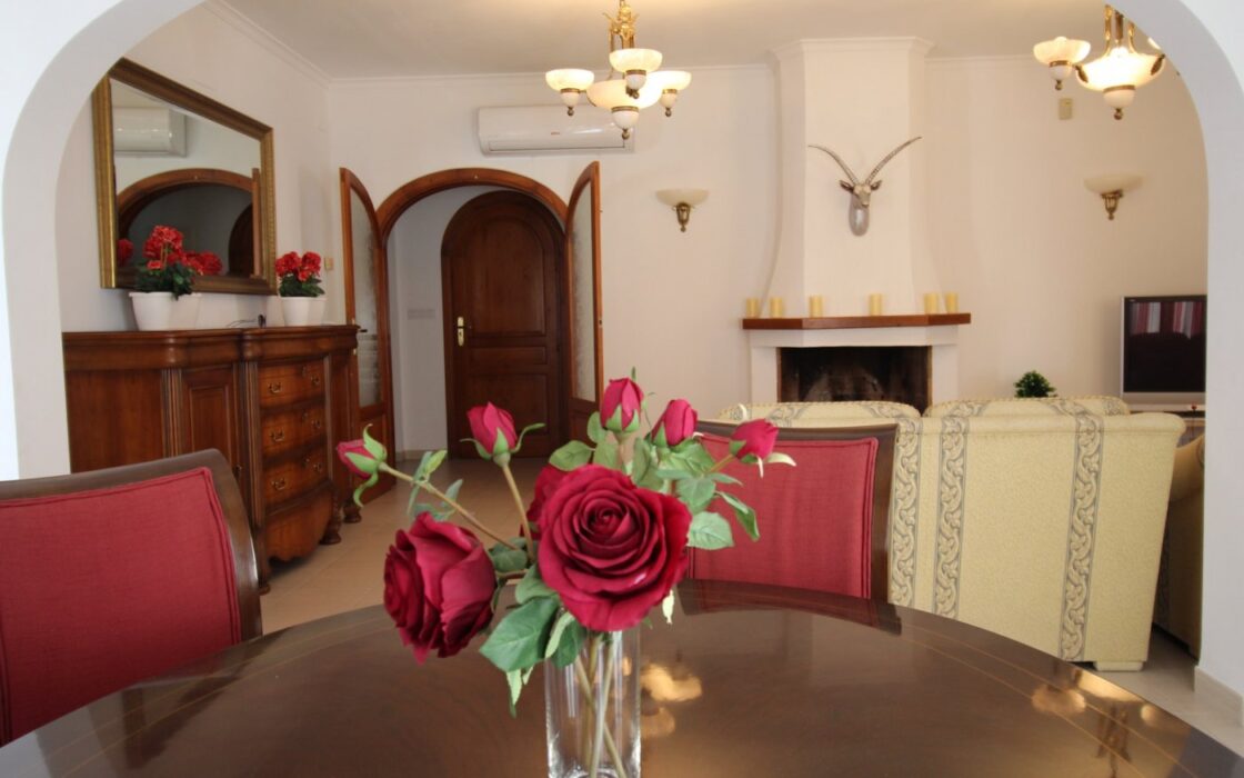 Вилла в Кальпе 240 кв.м з видом на море та чотирма терасами