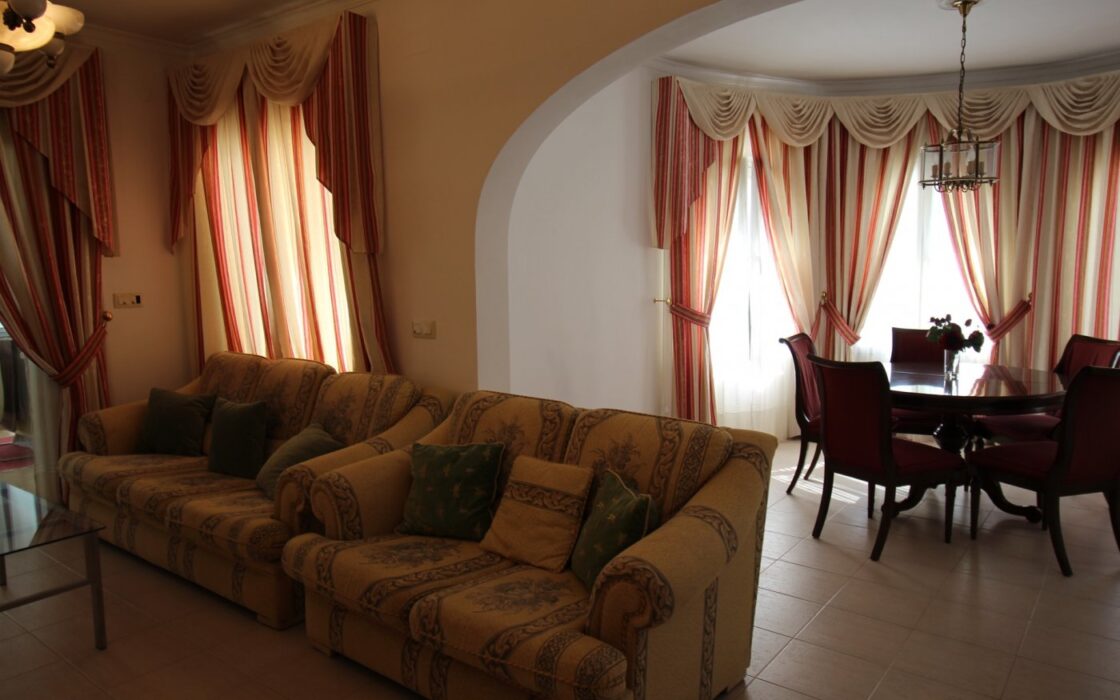 Вилла в Кальпе 240 кв.м з видом на море та чотирма терасами