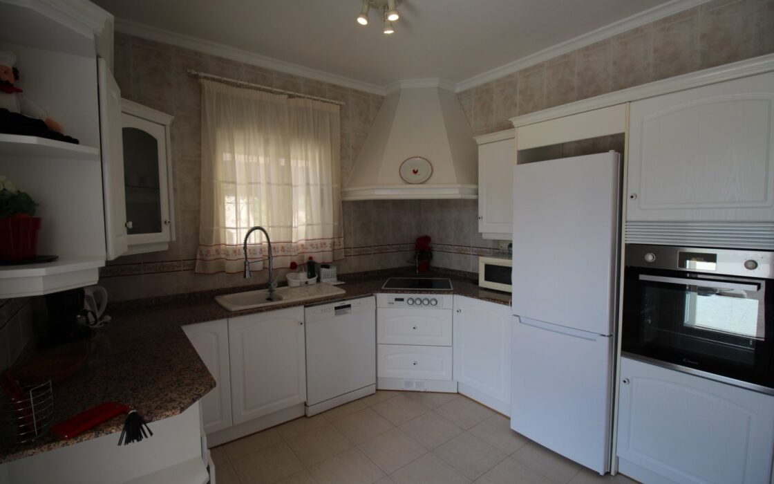 Вилла в Кальпе 240 кв.м з видом на море та чотирма терасами