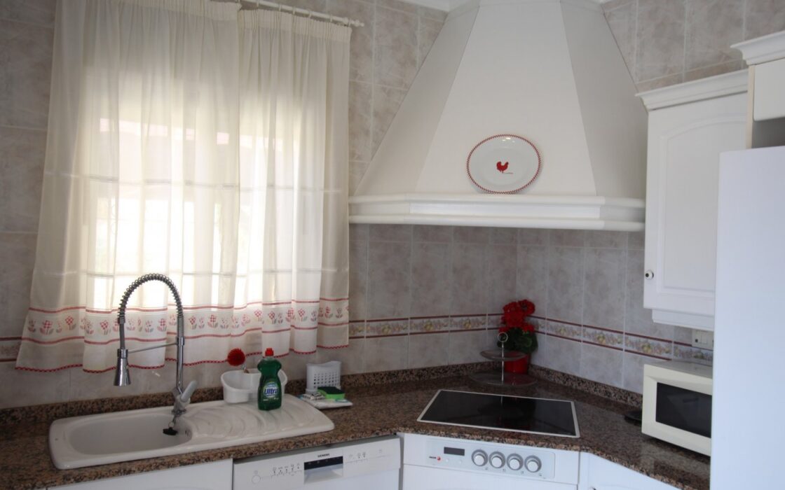 Вилла в Кальпе 240 кв.м з видом на море та чотирма терасами