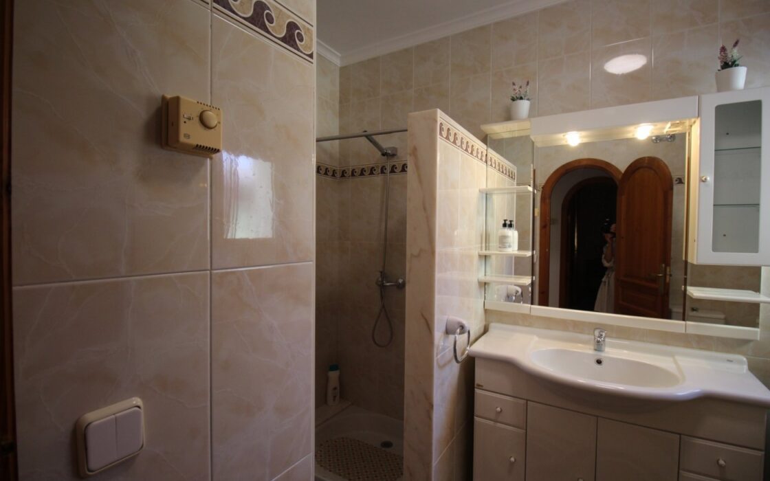 Вилла в Кальпе 240 кв.м з видом на море та чотирма терасами