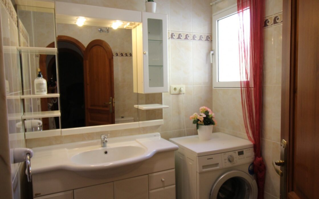 Вилла в Кальпе 240 кв.м з видом на море та чотирма терасами