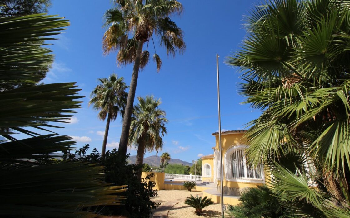 Вилла в Кальпе 240 кв.м з видом на море та чотирма терасами