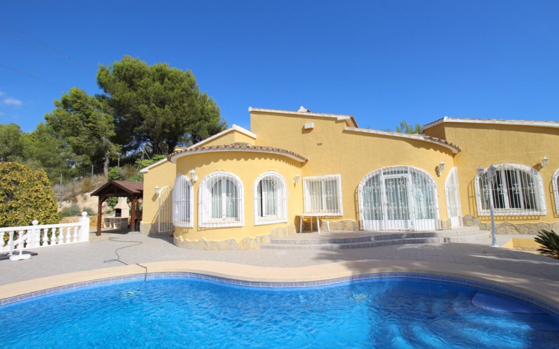 Вилла в Кальпе 240 кв.м з видом на море та чотирма терасами