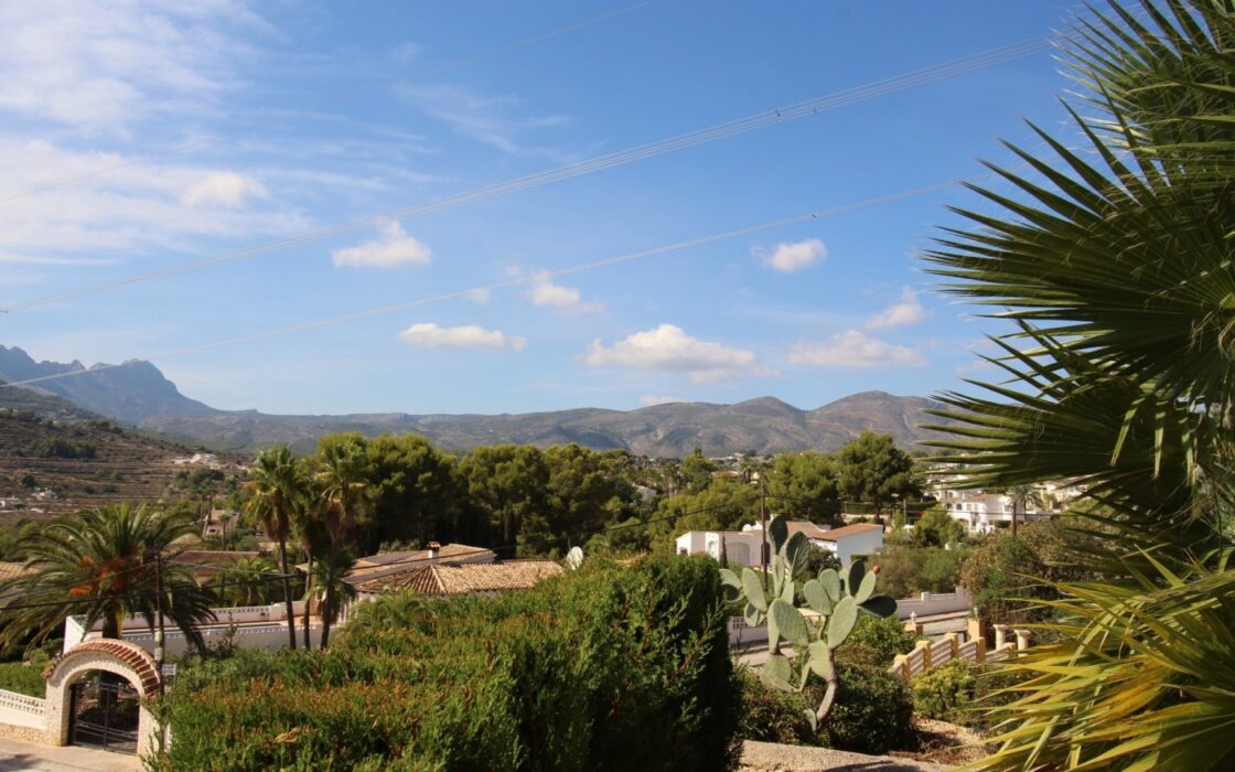 Вилла в Кальпе 240 кв.м з видом на море та чотирма терасами