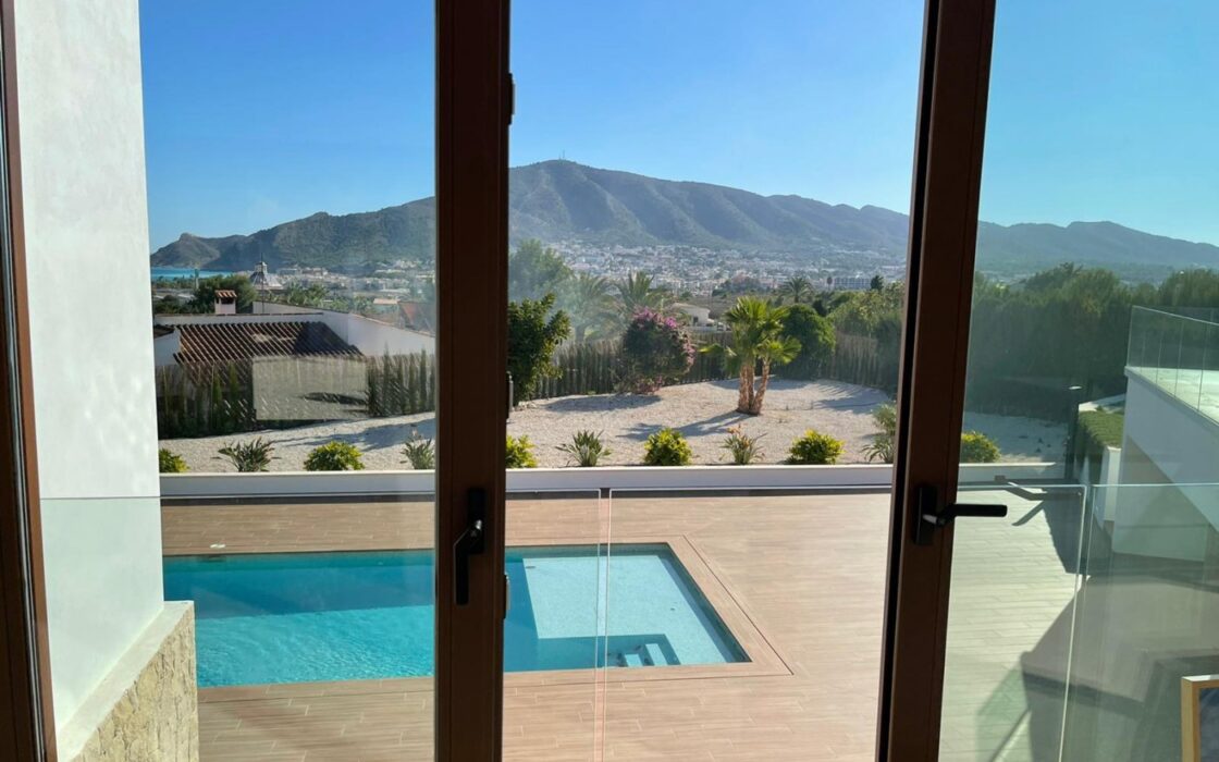 Розкішна вілла в Альтеа з терасою та видом на море