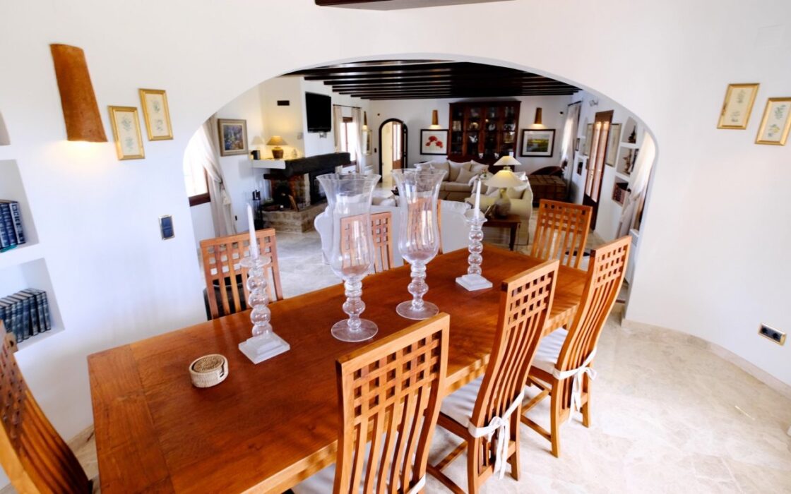 Роскошный дом на берегу в Бениссе 600 кв.м с бассейном