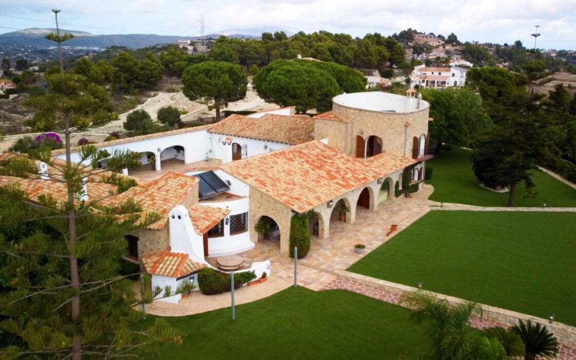 Роскошный дом на берегу в Бениссе 600 кв.м с бассейном