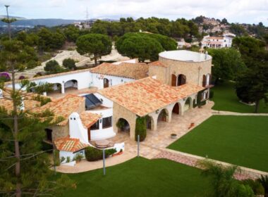 Розкішний будинок на березі в Бениссі 600 кв.м з басейном