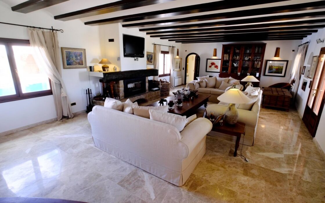 Роскошный дом на берегу в Бениссе 600 кв.м с бассейном