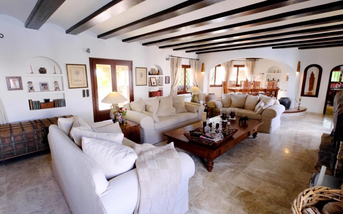 Роскошный дом на берегу в Бениссе 600 кв.м с бассейном