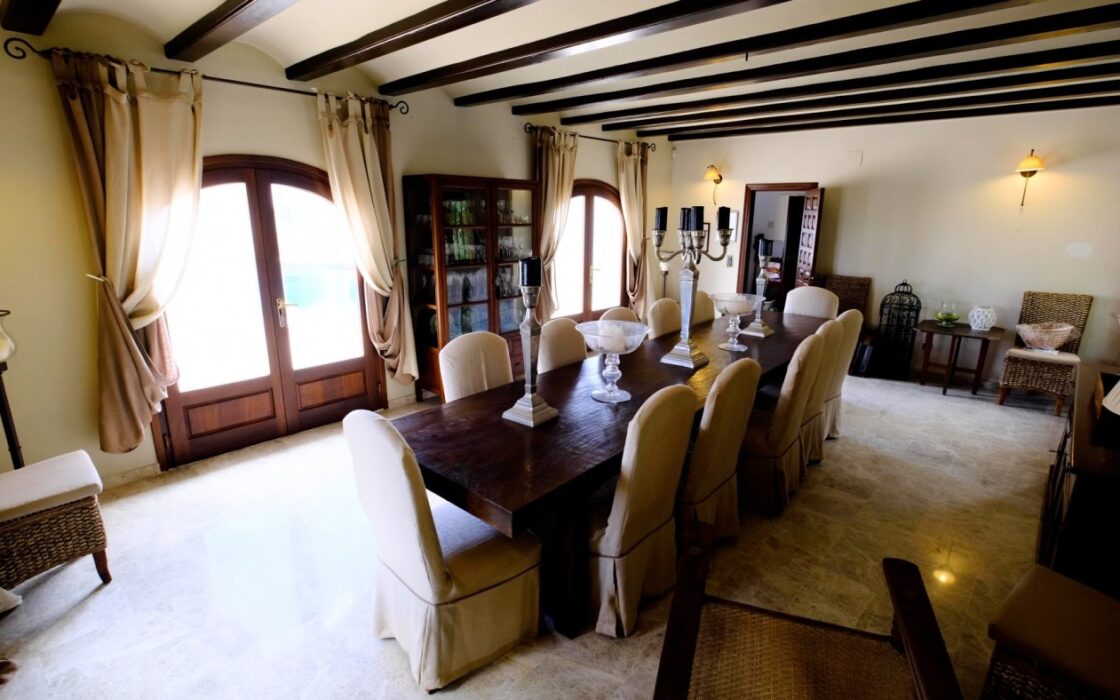 Роскошный дом на берегу в Бениссе 600 кв.м с бассейном