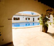 Роскошный дом на берегу в Бениссе 600 кв.м с бассейном