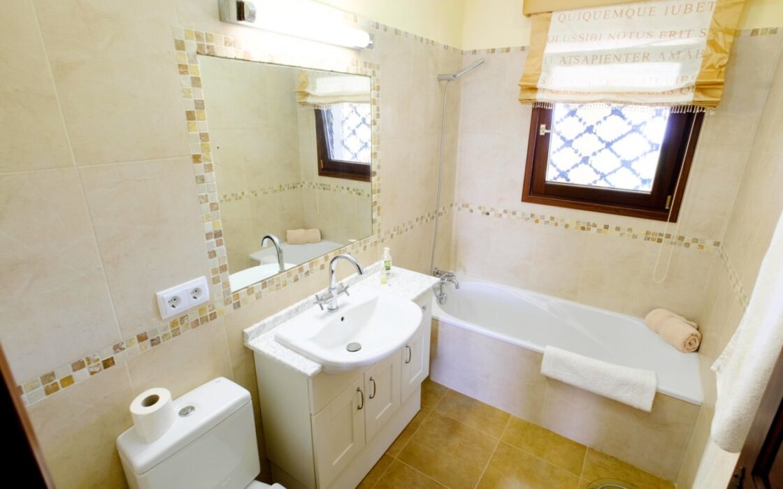 Роскошный дом на берегу в Бениссе 600 кв.м с бассейном