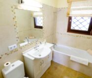 Роскошный дом на берегу в Бениссе 600 кв.м с бассейном