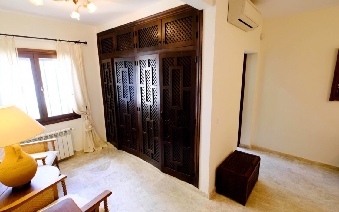 Роскошный дом на берегу в Бениссе 600 кв.м с бассейном