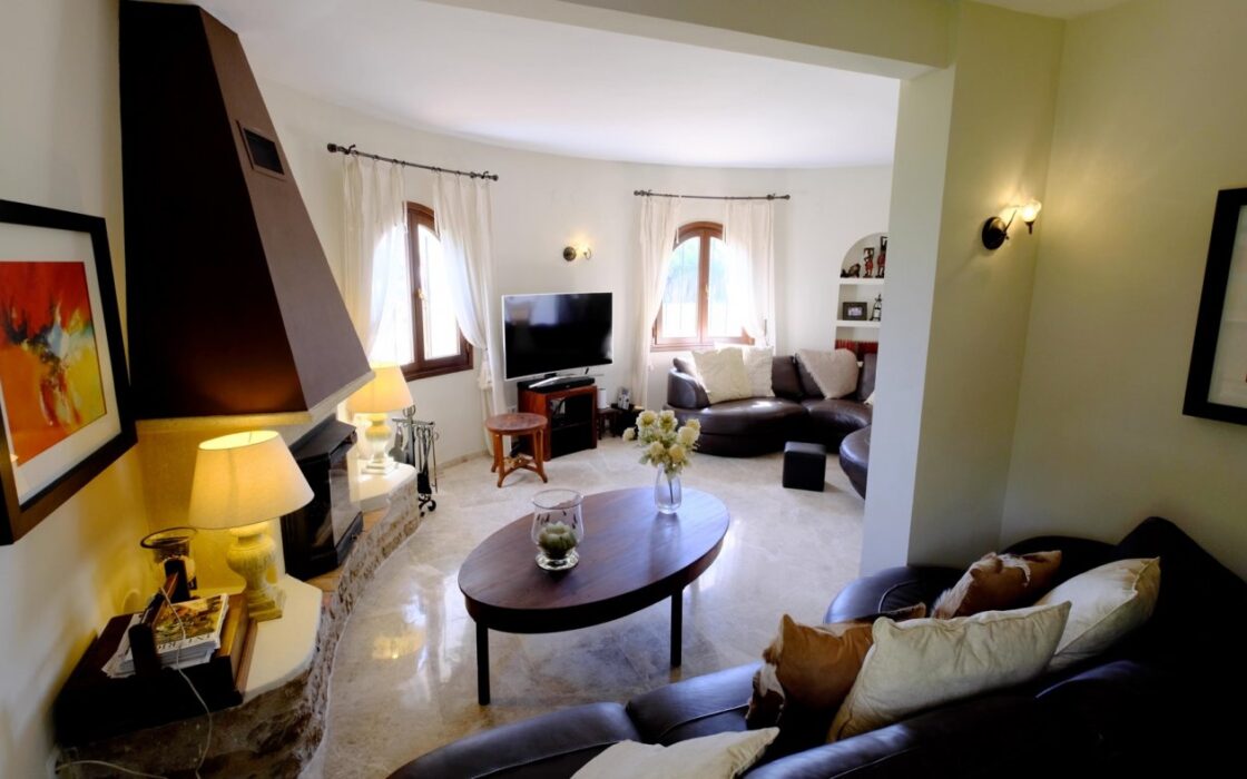 Роскошный дом на берегу в Бениссе 600 кв.м с бассейном