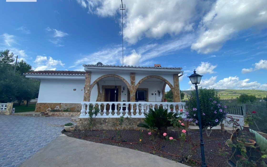 Вилла в Альгимия де Альфара с бассейном и террасой 191 кв.м