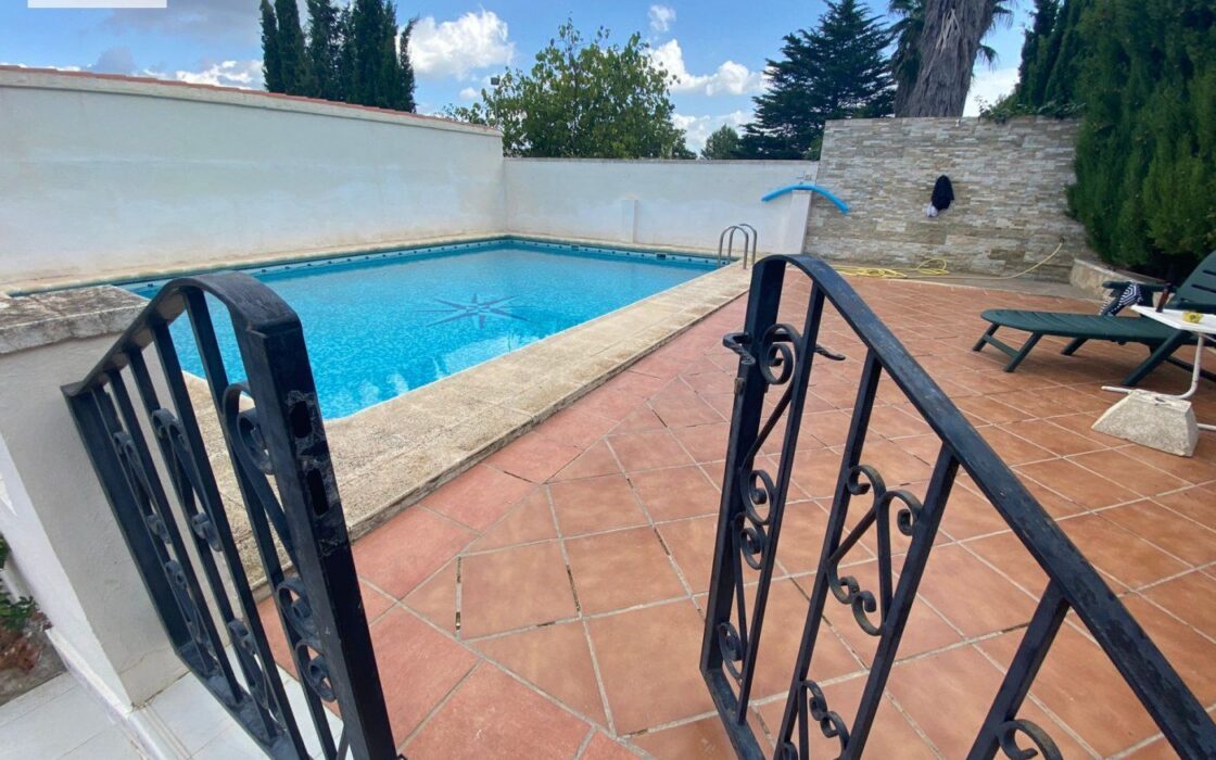 Вилла в Альгимия де Альфара с бассейном и террасой 191 кв.м