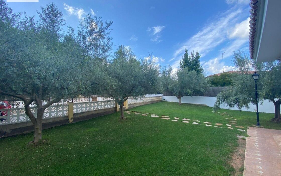 Вилла в Альгимия де Альфара с бассейном и террасой 191 кв.м