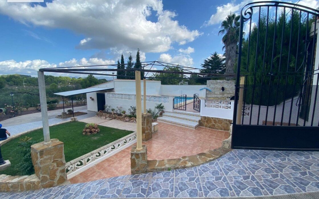 Вилла в Альгимия де Альфара с бассейном и террасой 191 кв.м