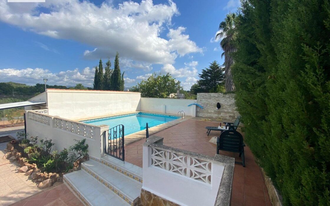 Вилла в Альгимия де Альфара с бассейном и террасой 191 кв.м