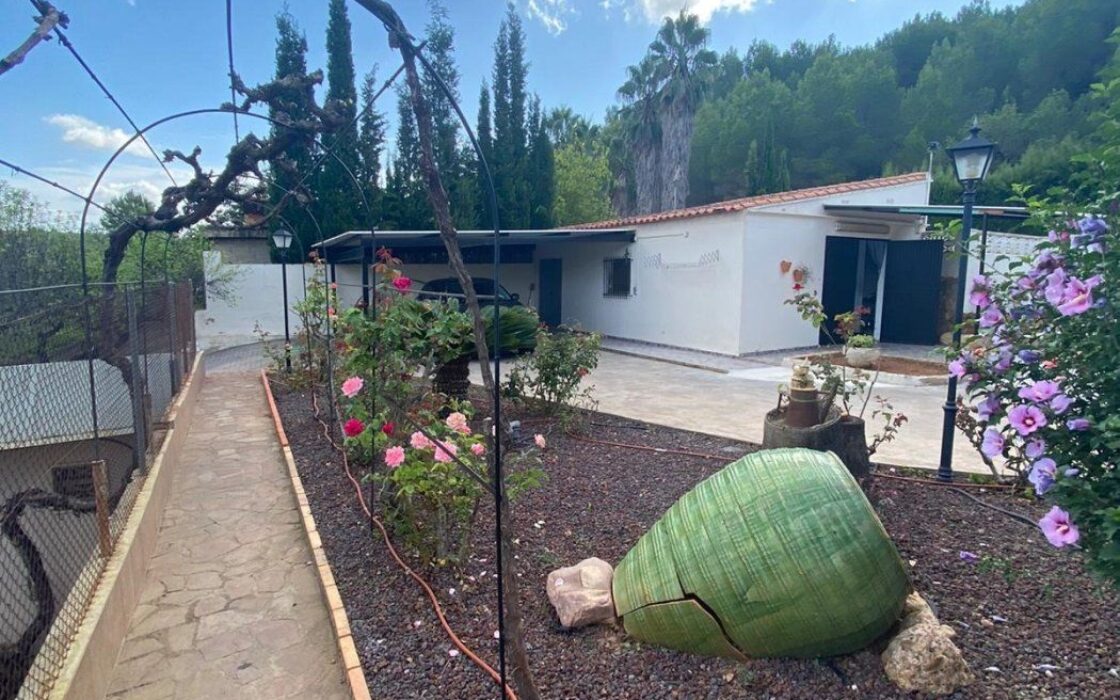 Вилла в Альгимия де Альфара с бассейном и террасой 191 кв.м