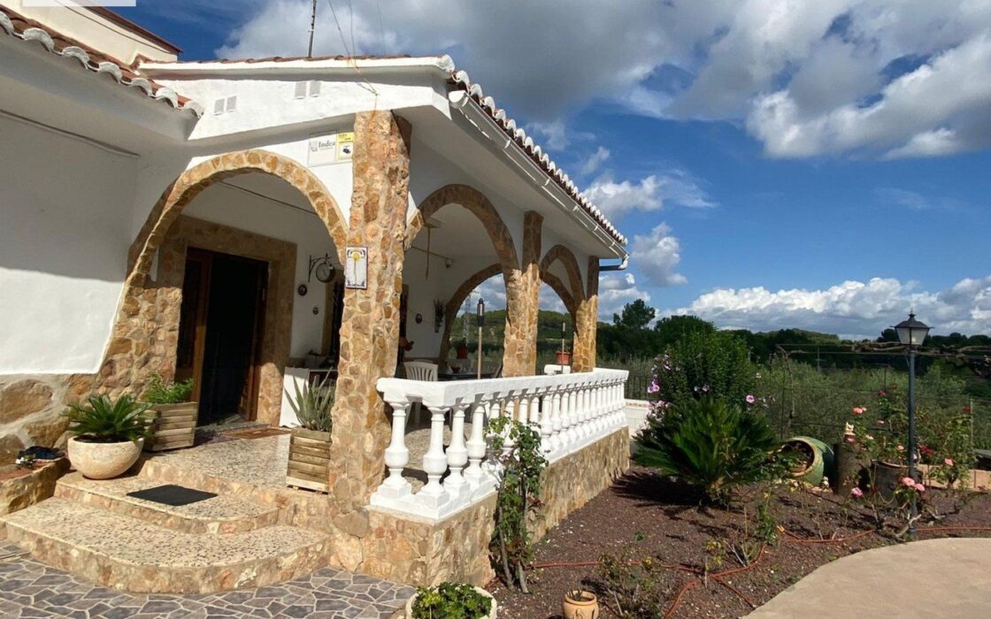 Вилла в Альгимия де Альфара с бассейном и террасой 191 кв.м