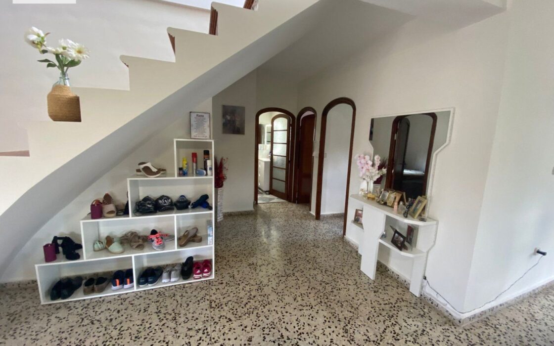 Вилла в Альгимия де Альфара с бассейном и террасой 191 кв.м