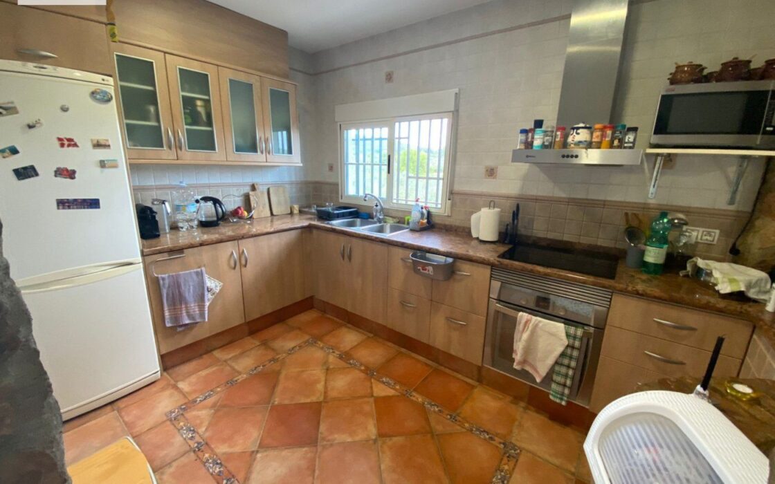 Вилла в Альгимия де Альфара с бассейном и террасой 191 кв.м