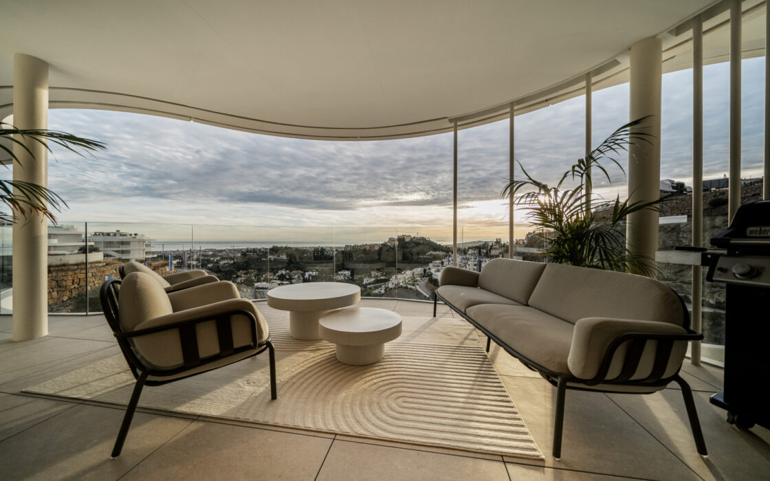 Сучасна 2-кімнатна квартира в Марбельї з терасою