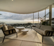 Сучасна 2-кімнатна квартира в Марбельї з терасою