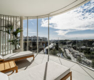 Сучасна 2-кімнатна квартира в Марбельї з терасою