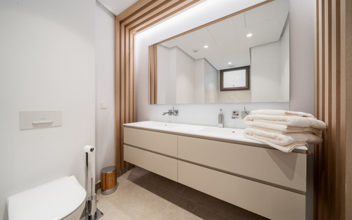 Сучасна 2-кімнатна квартира в Марбельї з терасою