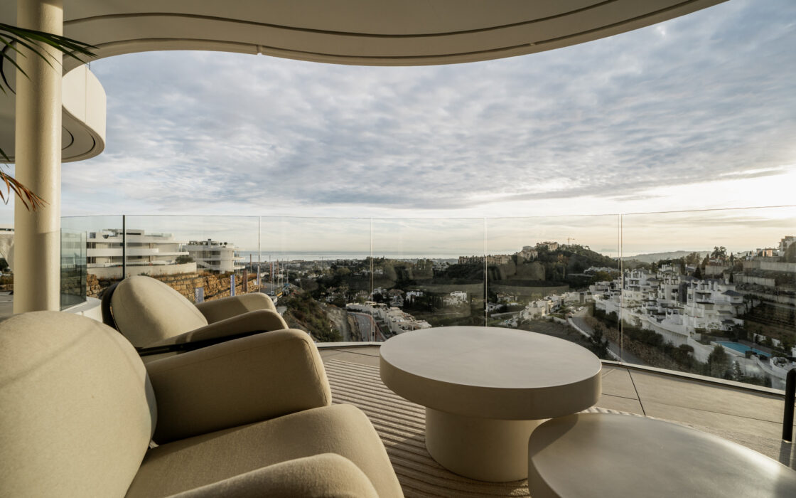 Сучасна 2-кімнатна квартира в Марбельї з терасою