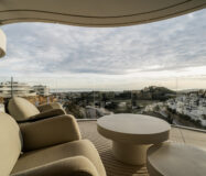 Сучасна 2-кімнатна квартира в Марбельї з терасою