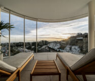 Сучасна 2-кімнатна квартира в Марбельї з терасою