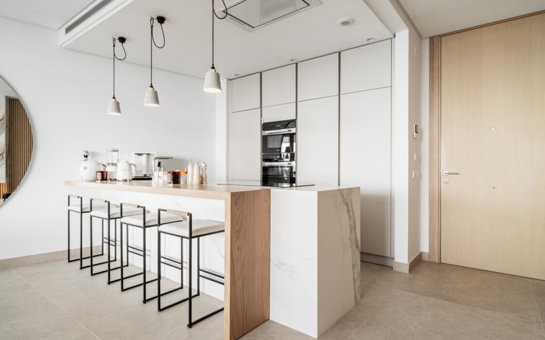 Сучасна 2-кімнатна квартира в Марбельї з терасою