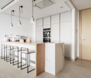 Сучасна 2-кімнатна квартира в Марбельї з терасою