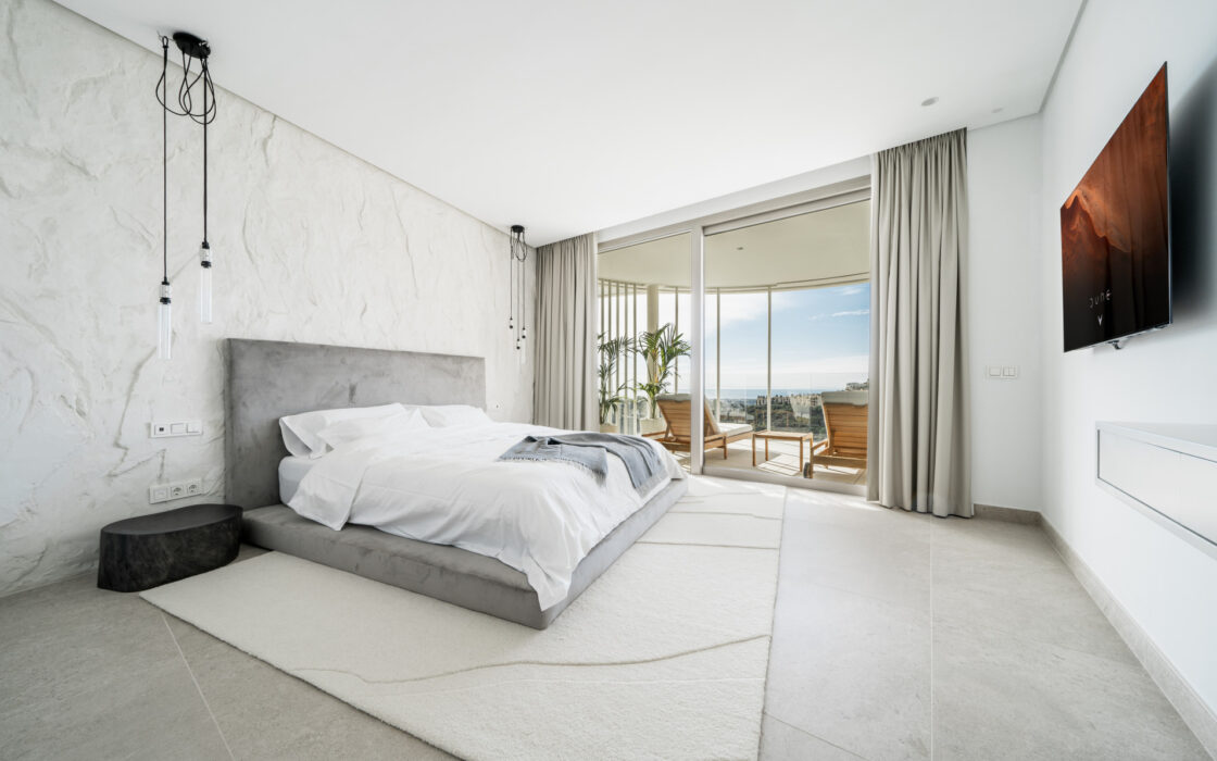 Сучасна 2-кімнатна квартира в Марбельї з терасою