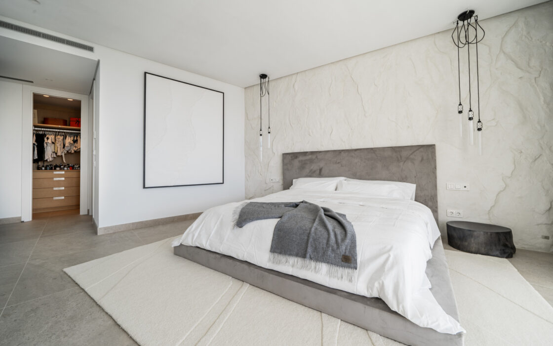 Сучасна 2-кімнатна квартира в Марбельї з терасою