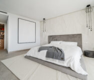 Сучасна 2-кімнатна квартира в Марбельї з терасою