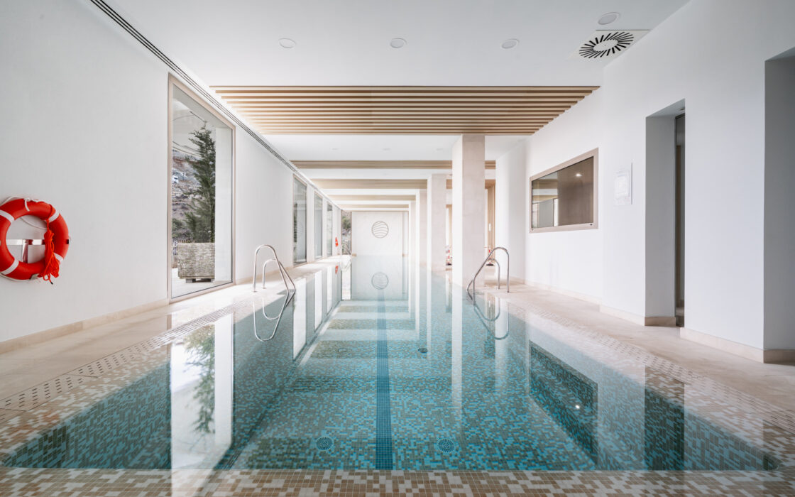 Сучасна 2-кімнатна квартира в Марбельї з терасою