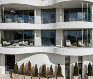 Сучасна 2-кімнатна квартира в Марбельї з терасою